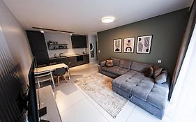 Exclusive Marina Apartment